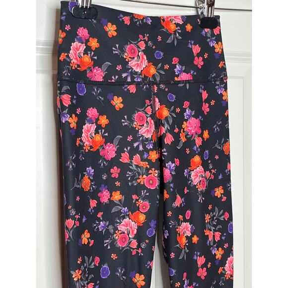 Fabletics NEW High Waist Floral Print Powerform Capri Leggings Size XXS - Picture 3 of 7
